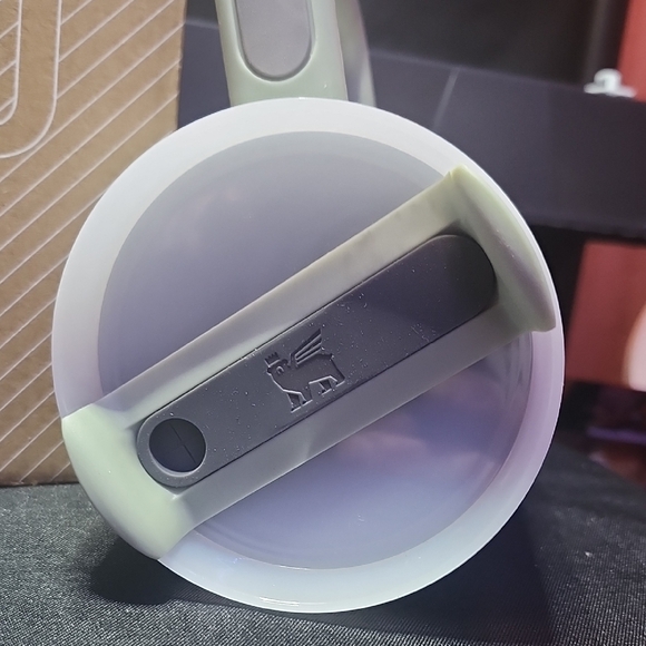 Stanley Olive Green and Gray Quencher H2.0- 40ozTumbler - Picture 4 of 5